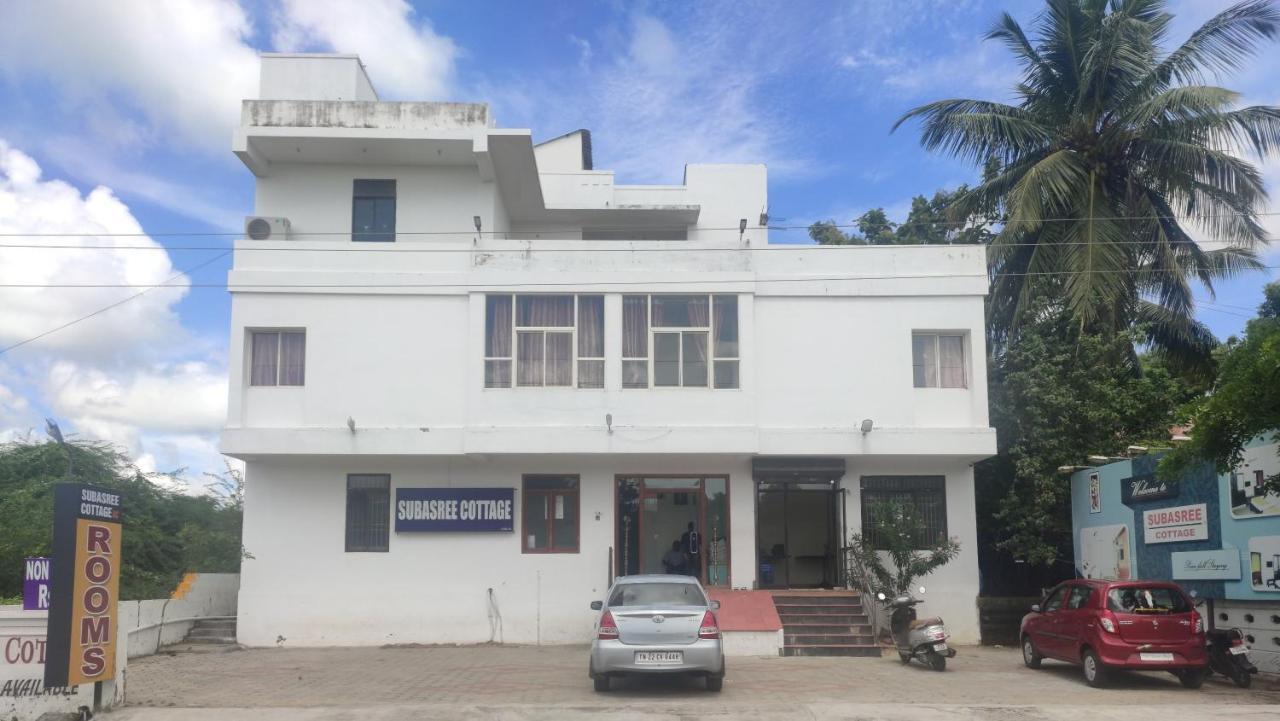 Subasree Cottage Tirunallar Luaran gambar