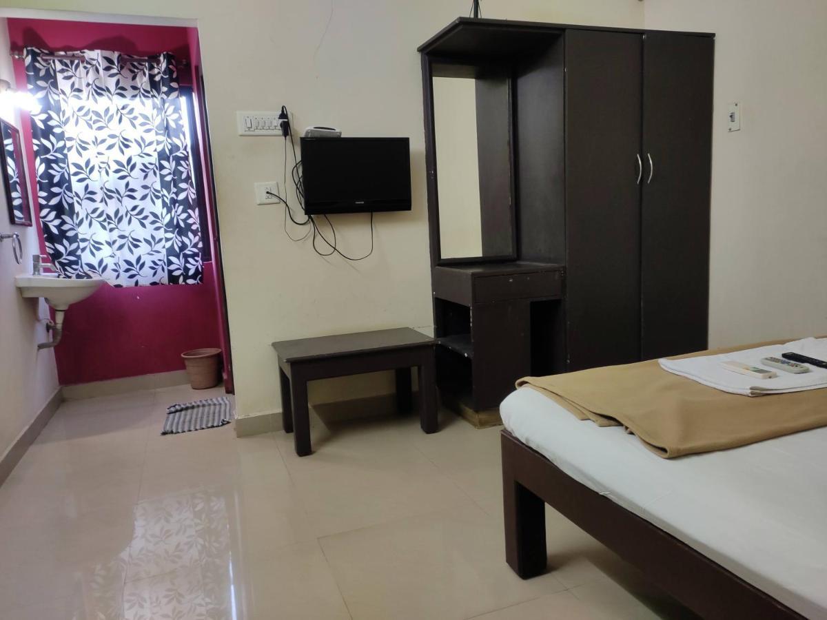 Subasree Cottage Tirunallar Luaran gambar