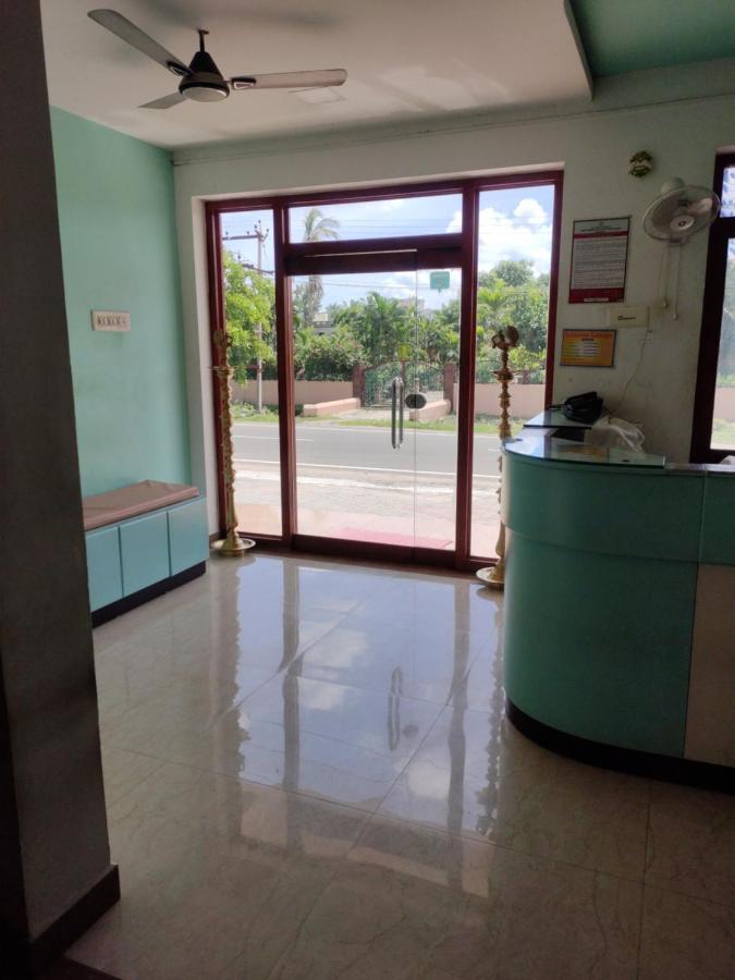 Subasree Cottage Tirunallar Luaran gambar
