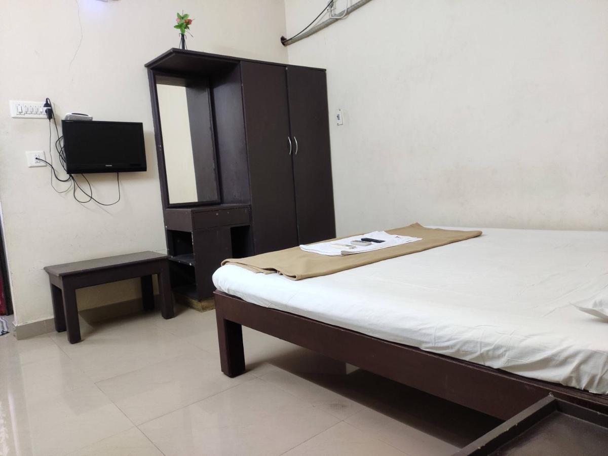 Subasree Cottage Tirunallar Luaran gambar