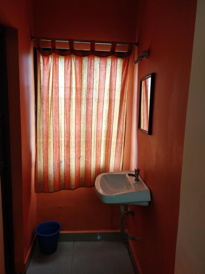 Subasree Cottage Tirunallar Luaran gambar