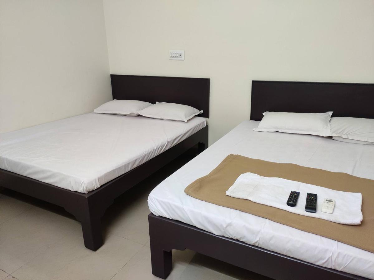 Subasree Cottage Tirunallar Luaran gambar