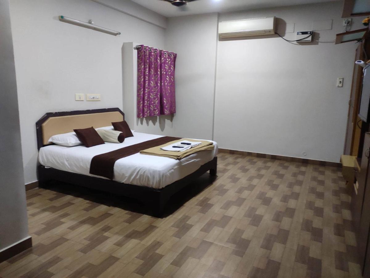 Subasree Cottage Tirunallar Luaran gambar