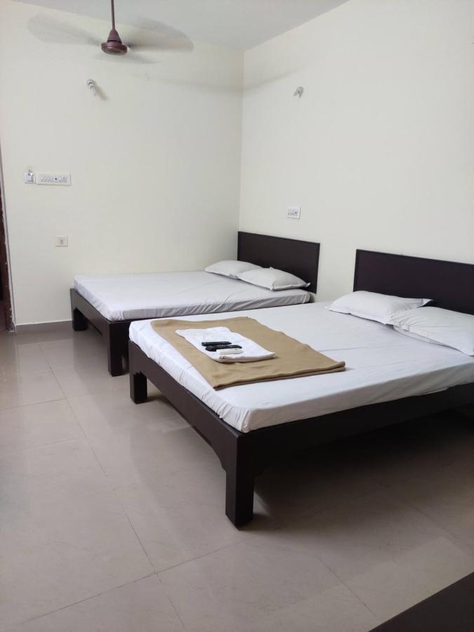 Subasree Cottage Tirunallar Luaran gambar