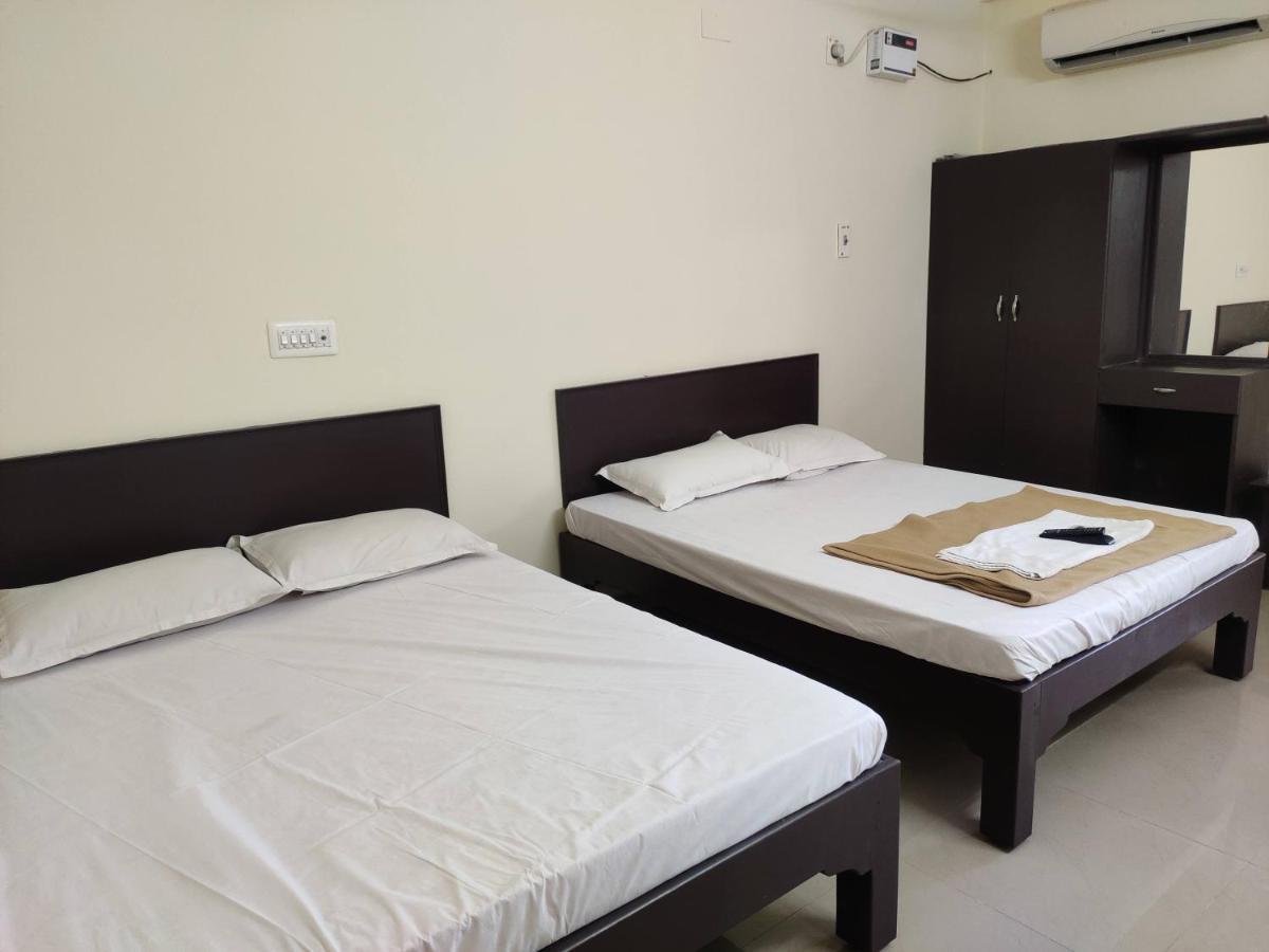 Subasree Cottage Tirunallar Luaran gambar