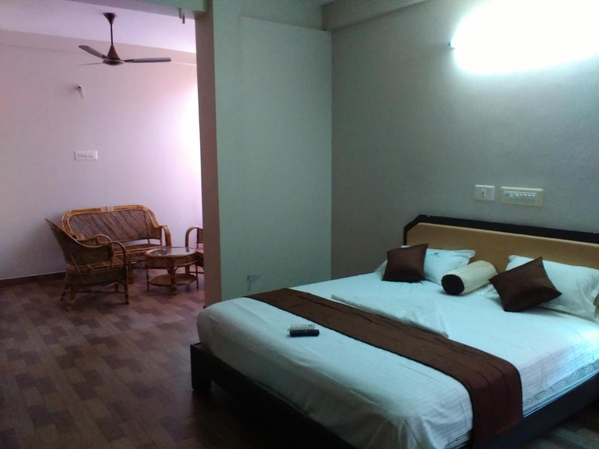 Subasree Cottage Tirunallar Luaran gambar